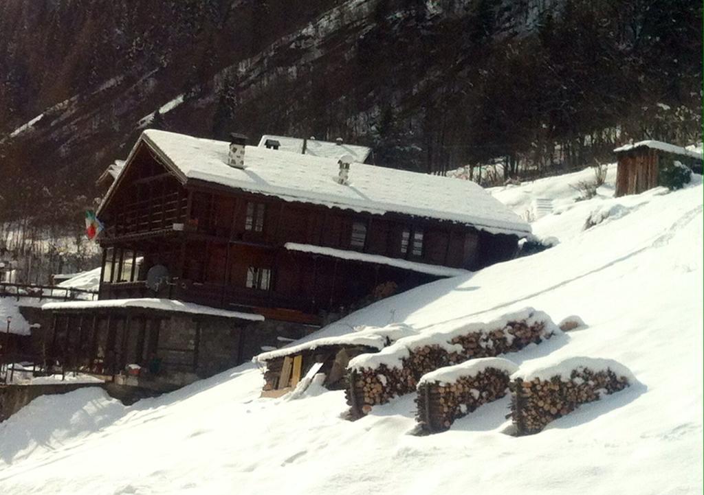 Residence Casa Dei Fiori Alagna Valsesia Eksteriør billede